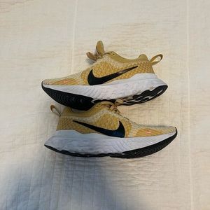 Nike React Infinity Flyknit Running Shoes - size 7.5 women’s
